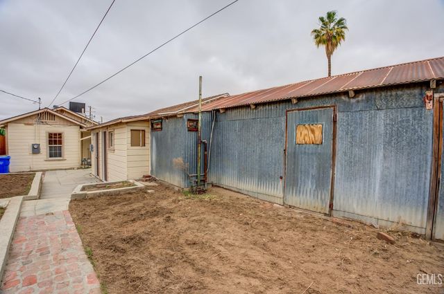 211 Calvin Street, Taft, CA 93268