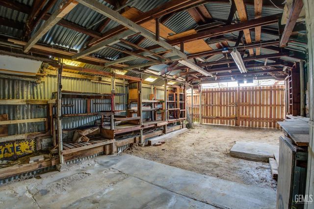 211 Calvin Street, Taft, CA 93268