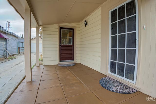 211 Calvin Street, Taft, CA 93268