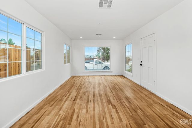 211 Calvin Street, Taft, CA 93268