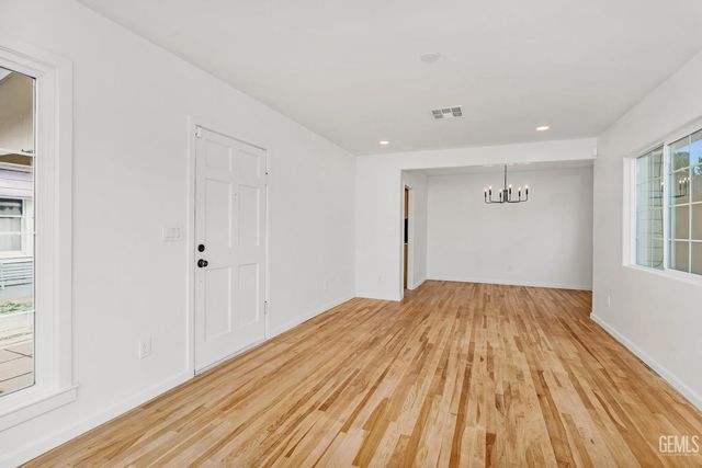 211 Calvin Street, Taft, CA 93268