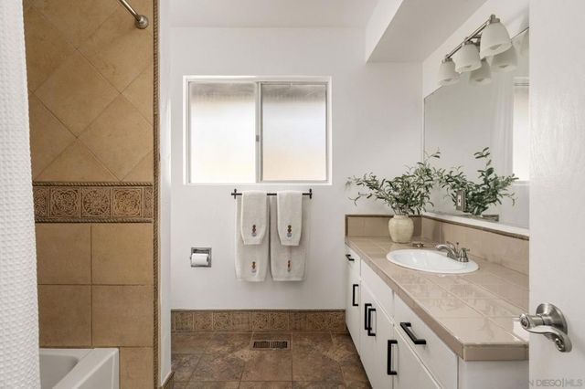 10889 San Gabriel Way, Valley Center, CA 92082
