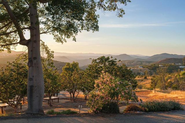 10889 San Gabriel Way, Valley Center, CA 92082