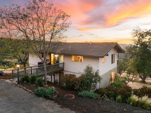 10889 San Gabriel Way, Valley Center, CA 92082