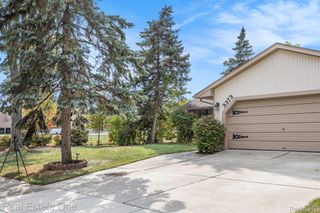 3373 Auburn Drive, Troy, MI 48083