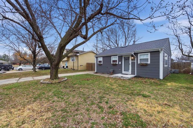 532 N Hickory Ln, Valley Center, KS 67147