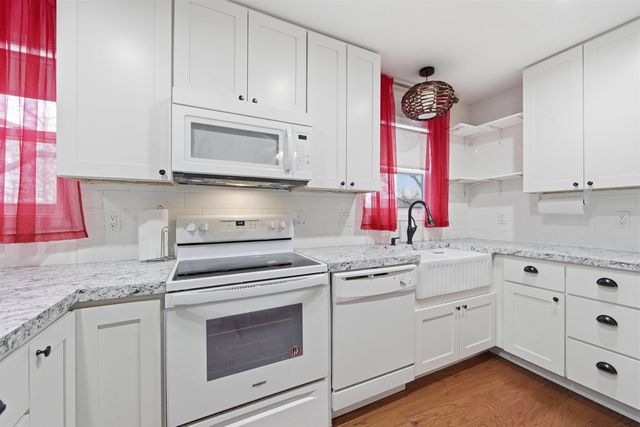 532 N Hickory Ln, Valley Center, KS 67147