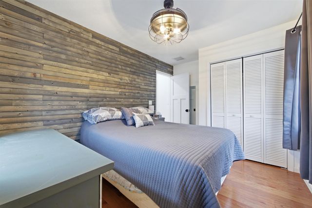 532 N Hickory Ln, Valley Center, KS 67147