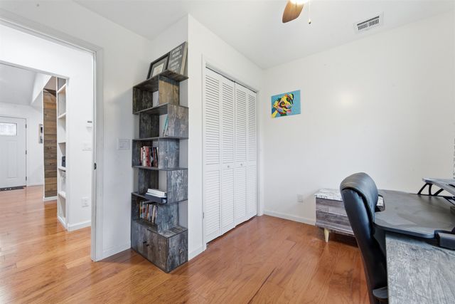 532 N Hickory Ln, Valley Center, KS 67147