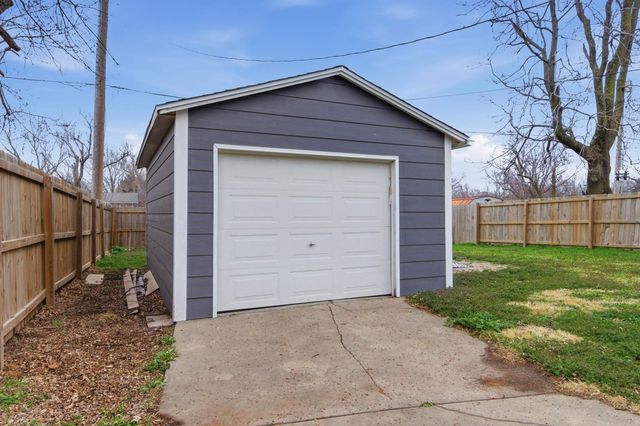 532 N Hickory Ln, Valley Center, KS 67147