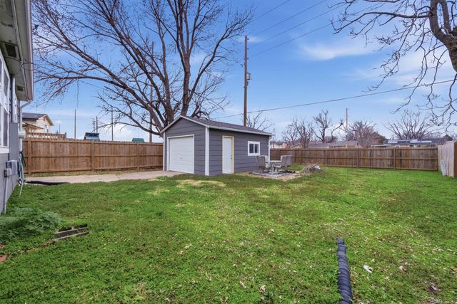 532 N Hickory Ln, Valley Center, KS 67147