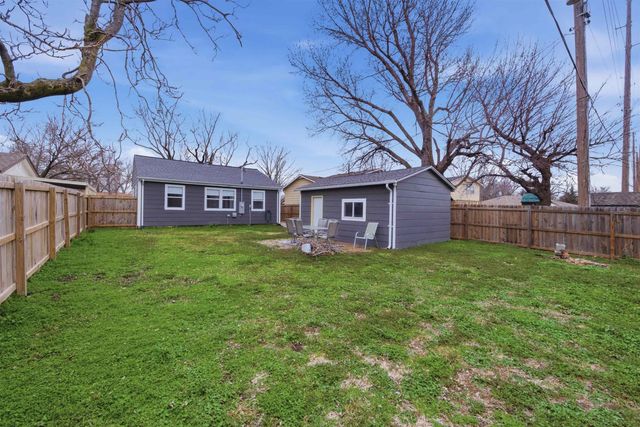 532 N Hickory Ln, Valley Center, KS 67147