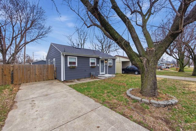 532 N Hickory Ln, Valley Center, KS 67147