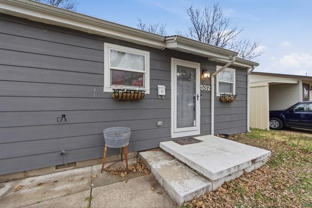 532 N Hickory Ln, Valley Center, KS 67147