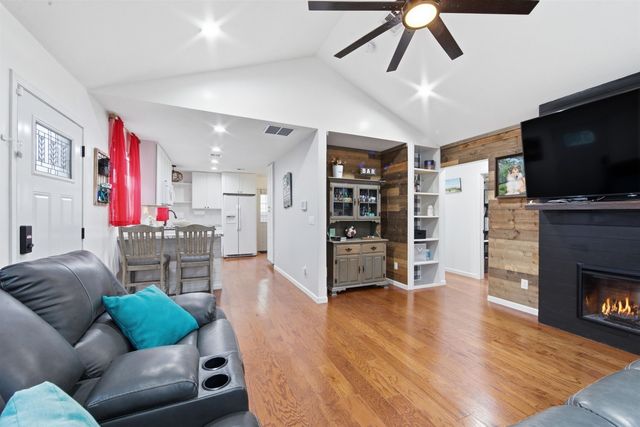 532 N Hickory Ln, Valley Center, KS 67147