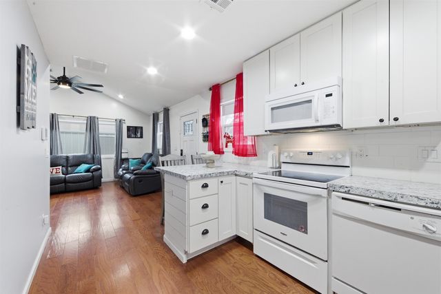 532 N Hickory Ln, Valley Center, KS 67147