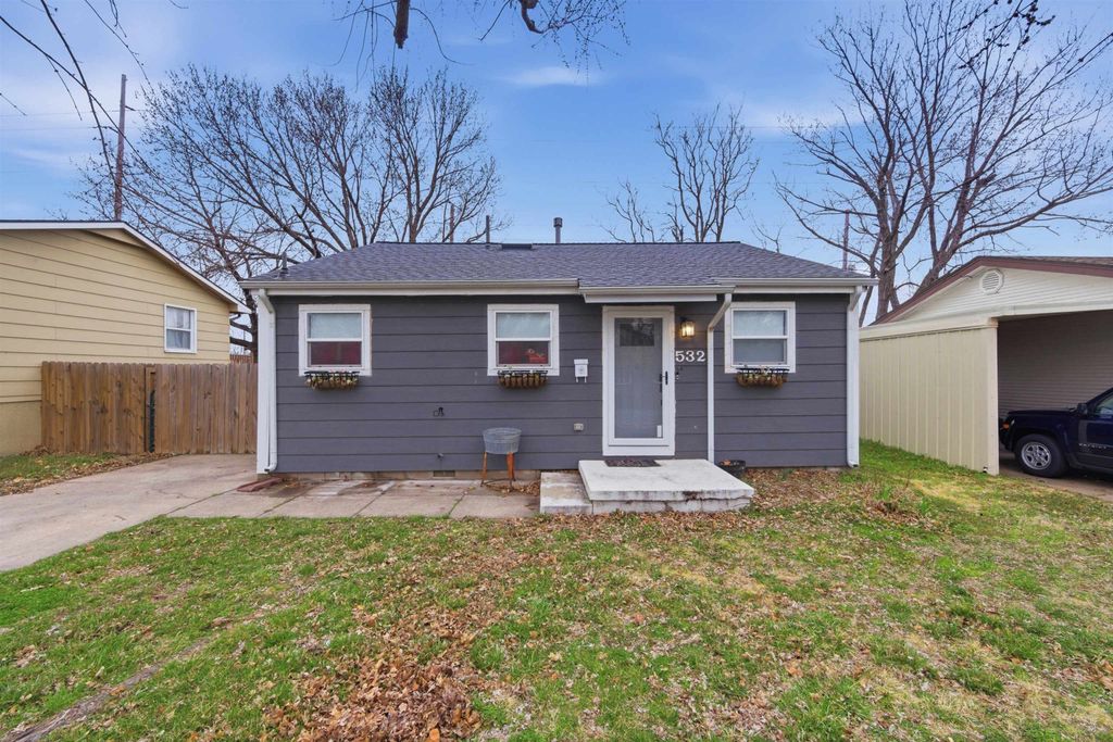 532 N Hickory Ln, Valley Center, KS 67147