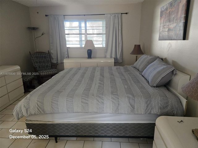 5181 W Oakland Park Blvd 102, Lauderdale Lakes, FL 33313