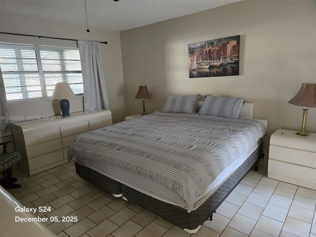 5181 W Oakland Park Blvd 102, Lauderdale Lakes, FL 33313