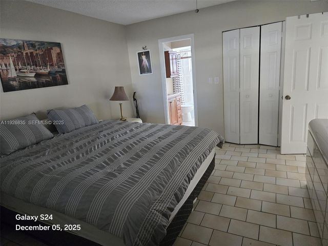 5181 W Oakland Park Blvd 102, Lauderdale Lakes, FL 33313