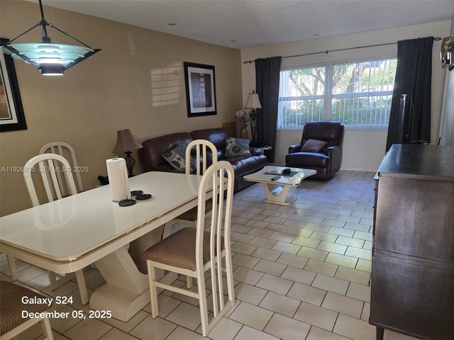 5181 W Oakland Park Blvd 102, Lauderdale Lakes, FL 33313