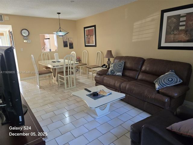 5181 W Oakland Park Blvd 102, Lauderdale Lakes, FL 33313