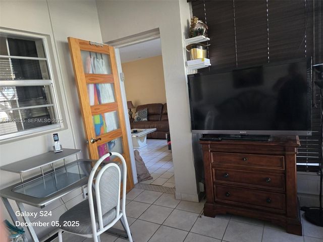 5181 W Oakland Park Blvd 102, Lauderdale Lakes, FL 33313