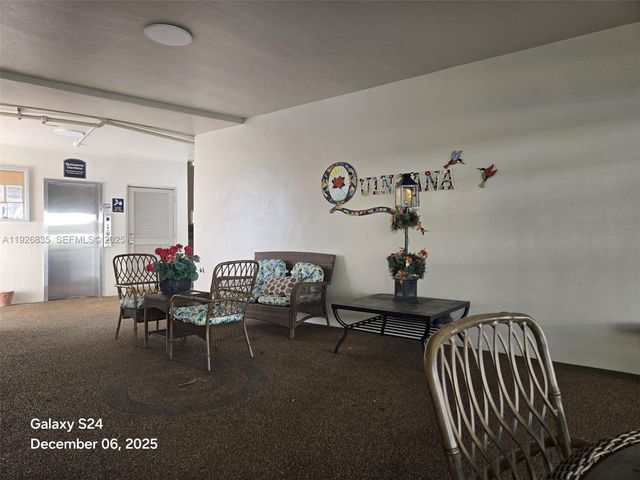 5181 W Oakland Park Blvd 102, Lauderdale Lakes, FL 33313