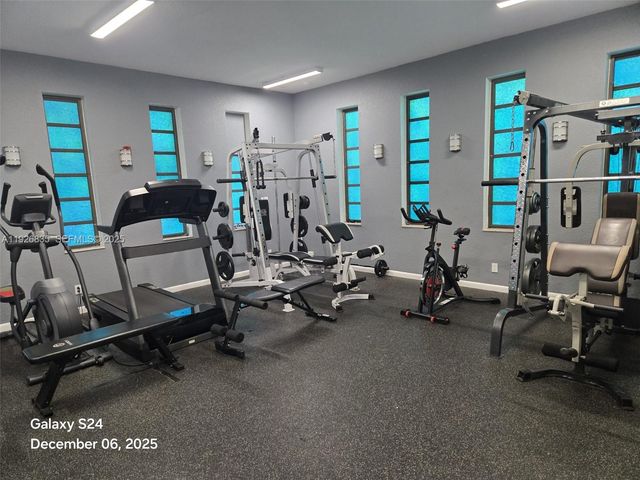 5181 W Oakland Park Blvd 102, Lauderdale Lakes, FL 33313