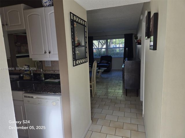 5181 W Oakland Park Blvd 102, Lauderdale Lakes, FL 33313