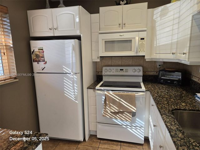 5181 W Oakland Park Blvd 102, Lauderdale Lakes, FL 33313