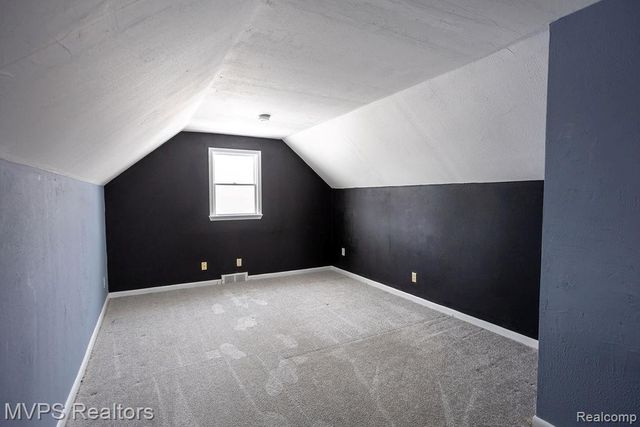 1107 E Muir Avenue, Hazel Park, MI 48030