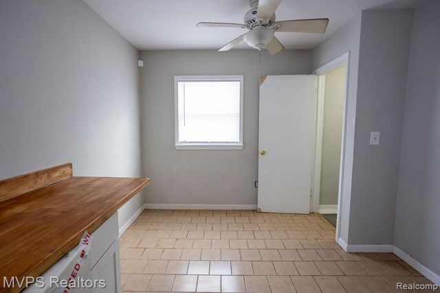 1107 E Muir Avenue, Hazel Park, MI 48030