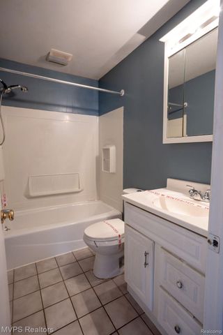 1107 E Muir Avenue, Hazel Park, MI 48030