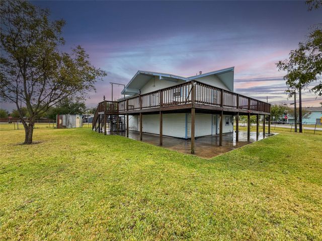 1045 12th Street, Dickinson, TX 77539