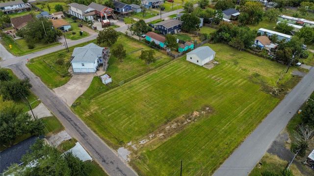 1045 12th Street, Dickinson, TX 77539