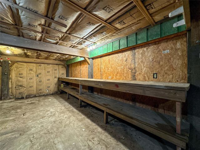 1045 12th Street, Dickinson, TX 77539