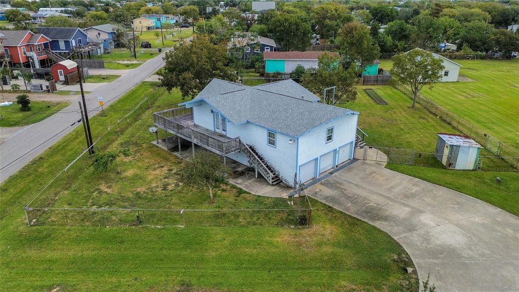 1045 12th Street, Dickinson, TX 77539