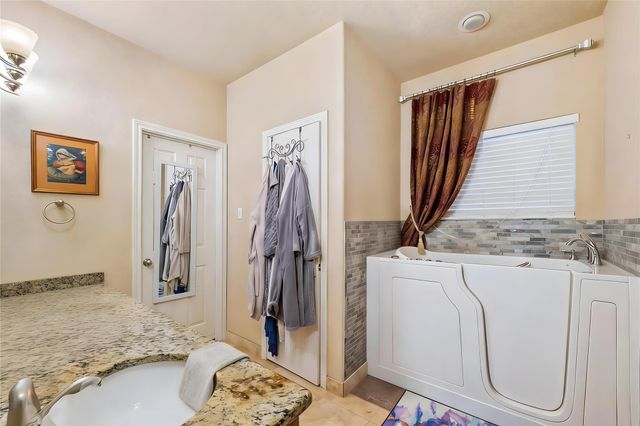 21201 Kiowa CV, Lago Vista, TX 78645