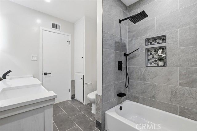 16025 Calahan St, North Hills (los Angeles), CA 91343