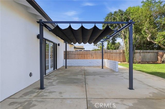 16025 Calahan St, North Hills (los Angeles), CA 91343