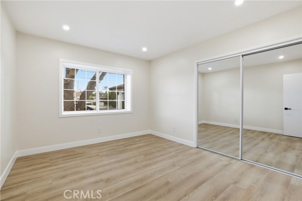 16025 Calahan St, North Hills (los Angeles), CA 91343