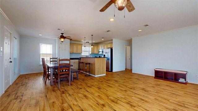 854 Palmetto Drive, Crystal Beach, TX 77650