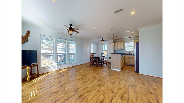 854 Palmetto Drive, Crystal Beach, TX 77650
