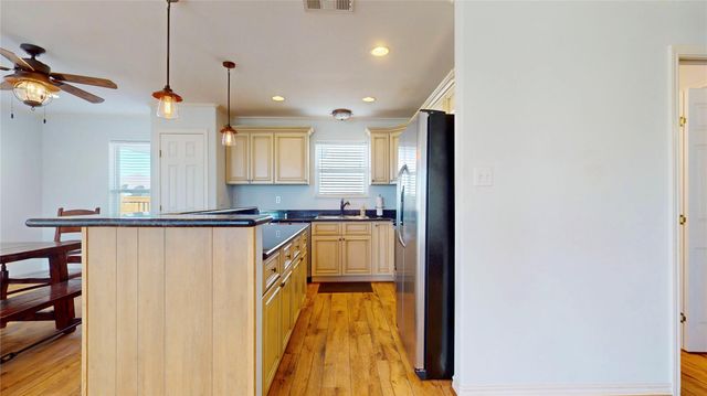 854 Palmetto Drive, Crystal Beach, TX 77650