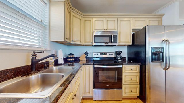 854 Palmetto Drive, Crystal Beach, TX 77650