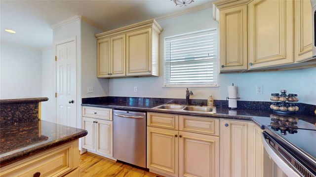 854 Palmetto Drive, Crystal Beach, TX 77650