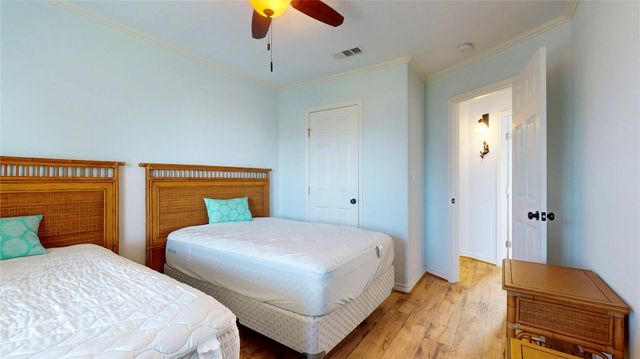854 Palmetto Drive, Crystal Beach, TX 77650