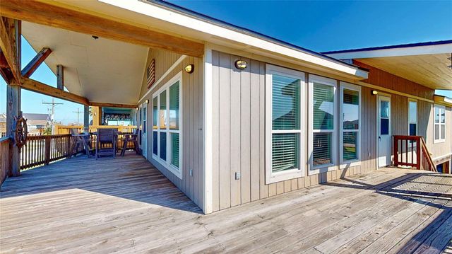 854 Palmetto Drive, Crystal Beach, TX 77650