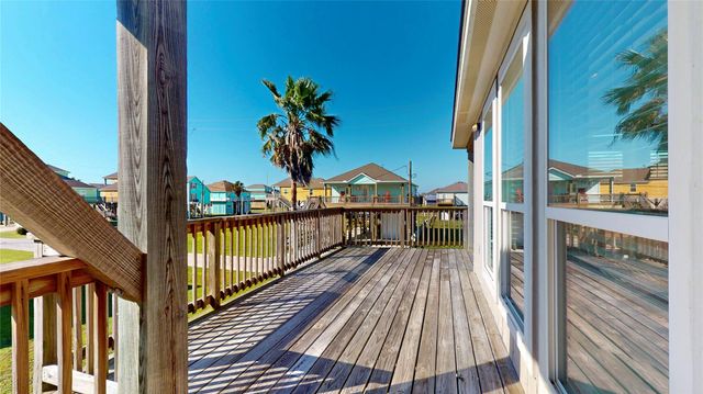 854 Palmetto Drive, Crystal Beach, TX 77650